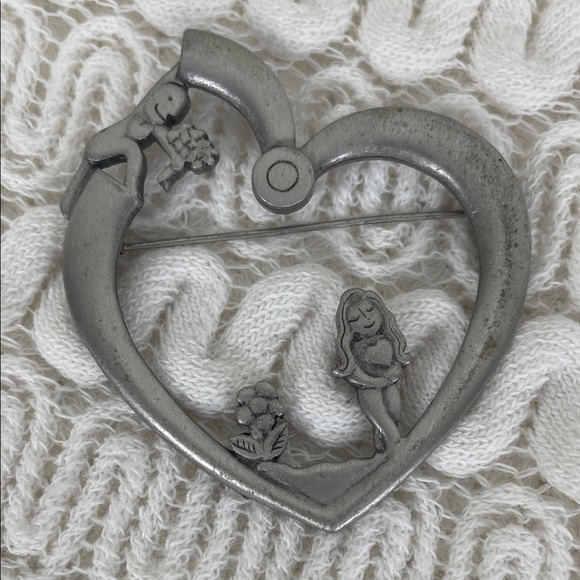 Vintage JJ Janette Jewelry Pewter Heart-Shaped Silver Brooch - Picture 1 of 5